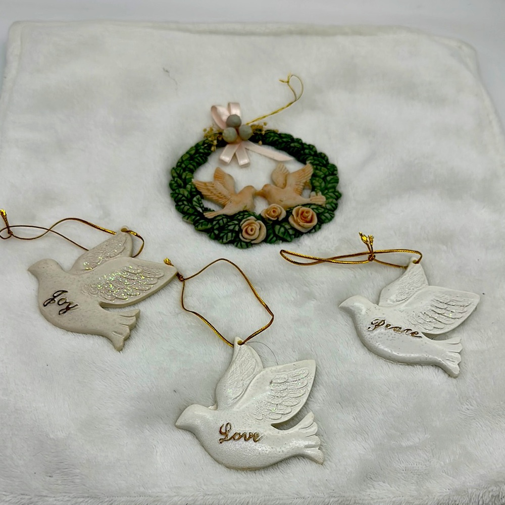Christmas Ornaments Lot of (4) Resin 3- Doves & 1- Wreath with Doves & Roses
